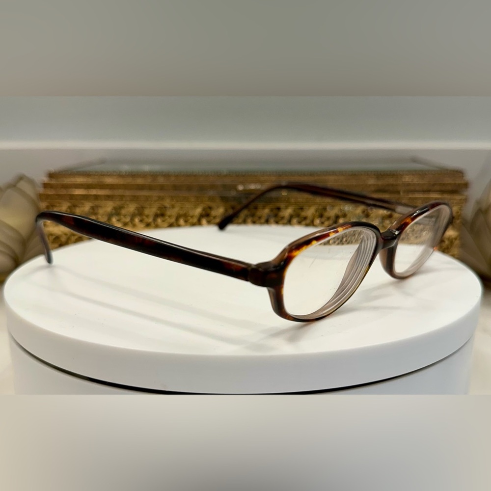 Chesterfield - Tortoiseshell Patterned Oval Unise… - image 1